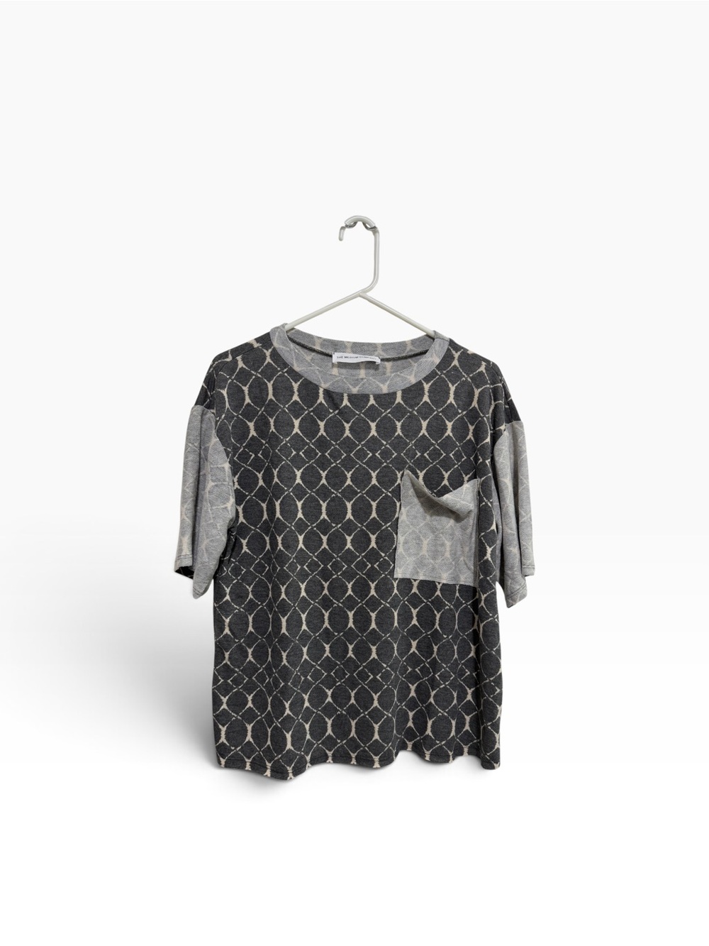 Women’s Gray Geometric Pattern, Short Sleeve T-Shirt, size Medium